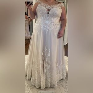 Size 30 essence of Australia wedding dress